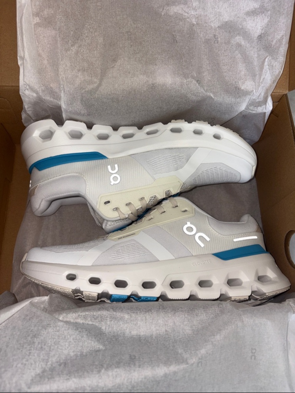 NWT-On Cloud cloudrunner 2 White & Blue Running Sneakers trendy white color sz 9